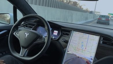 Tesla soferovanie bez drzania volanta