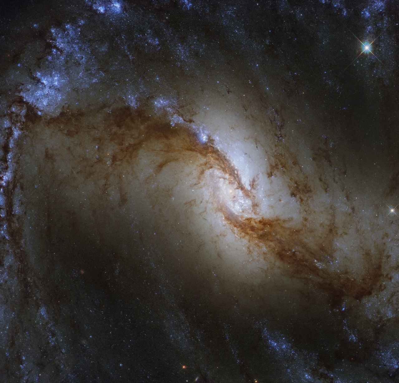 NGC 1365_formovanie hviezd