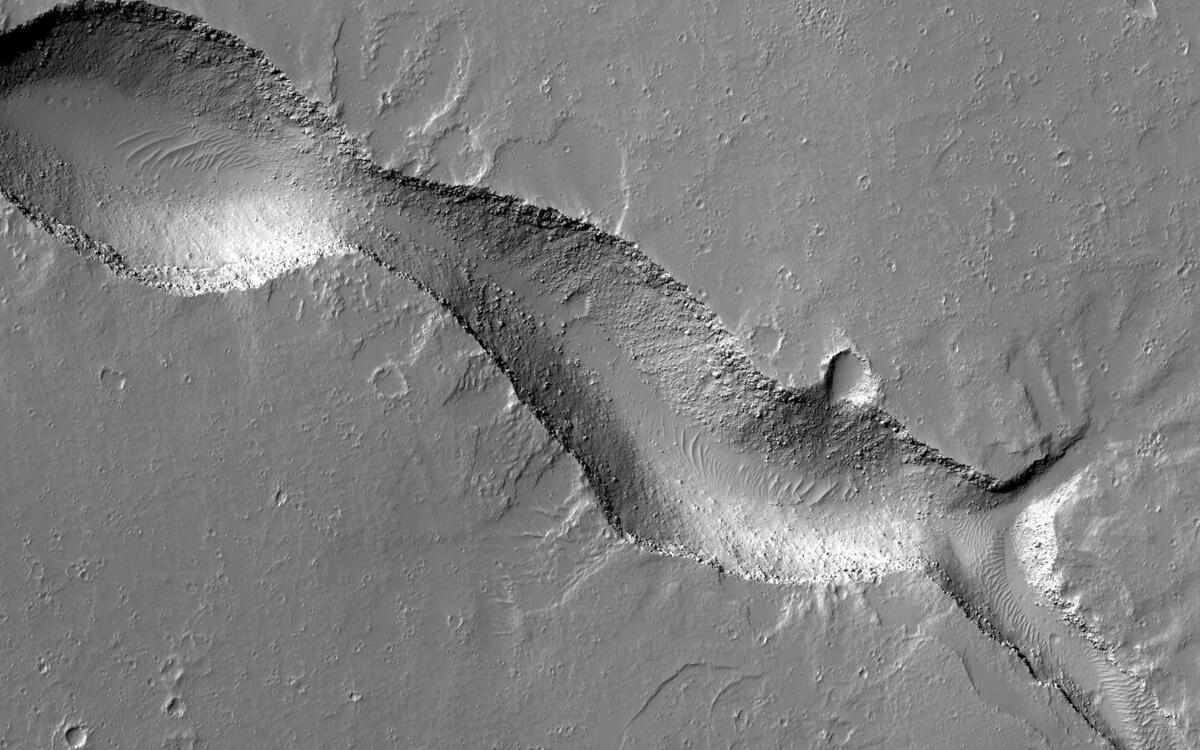 HiRISE_vulkanicka cinnost na Marse